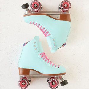 New Moxi Beach Bunny Roller Skates Size 6|Women 7